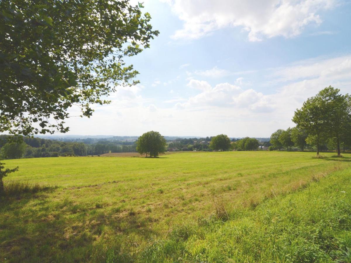 With A Broad View Over The Hilly Landscape Flobecq Extérieur photo