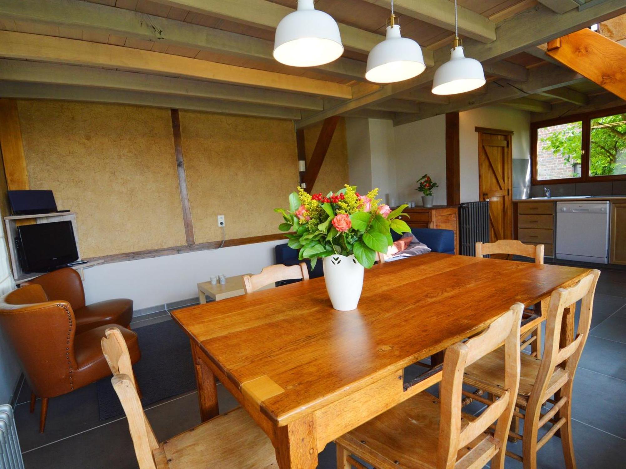 With A Broad View Over The Hilly Landscape Flobecq Extérieur photo