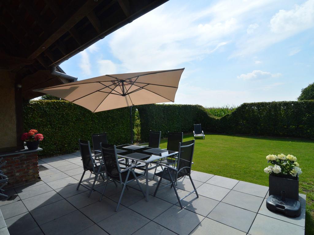 With A Broad View Over The Hilly Landscape Flobecq Extérieur photo