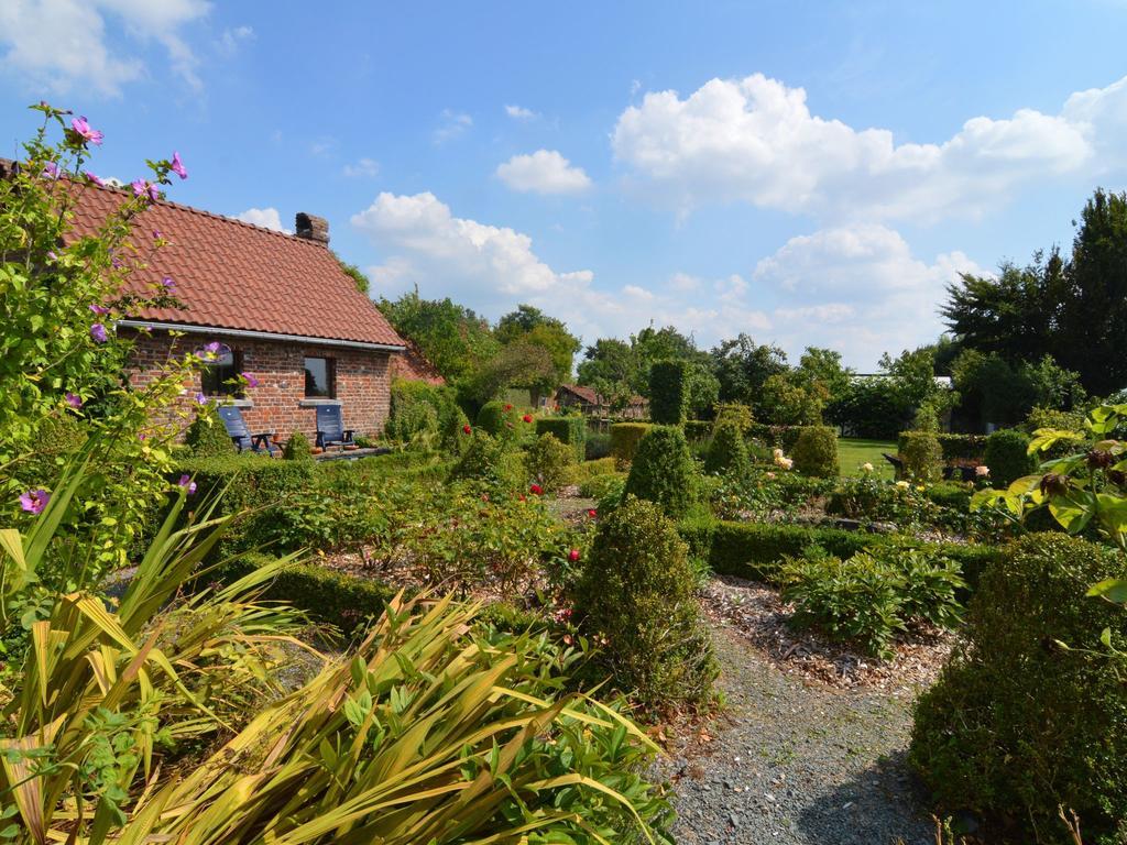 With A Broad View Over The Hilly Landscape Flobecq Extérieur photo