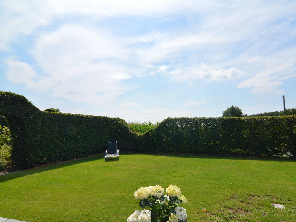 With A Broad View Over The Hilly Landscape Flobecq Extérieur photo
